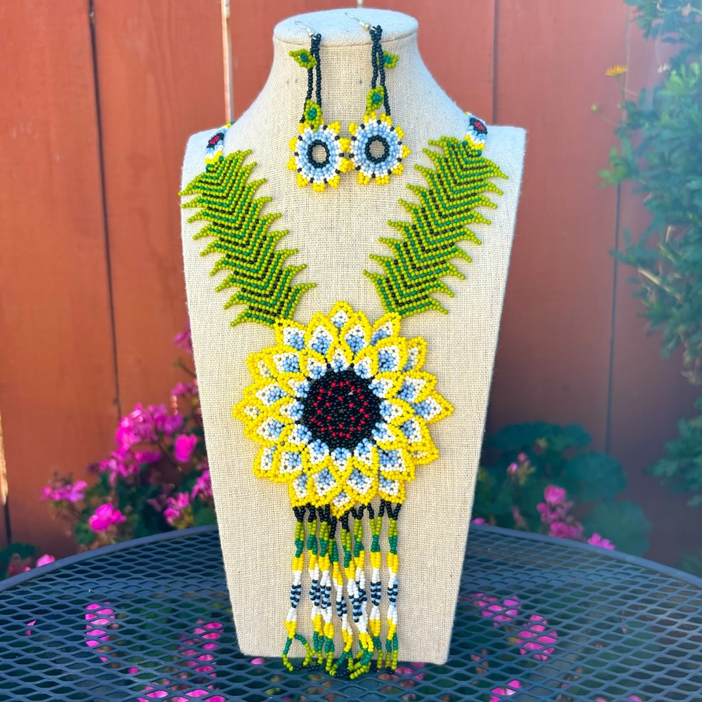 Handmade Chakira bead three-layer XL flower necklace and earrings